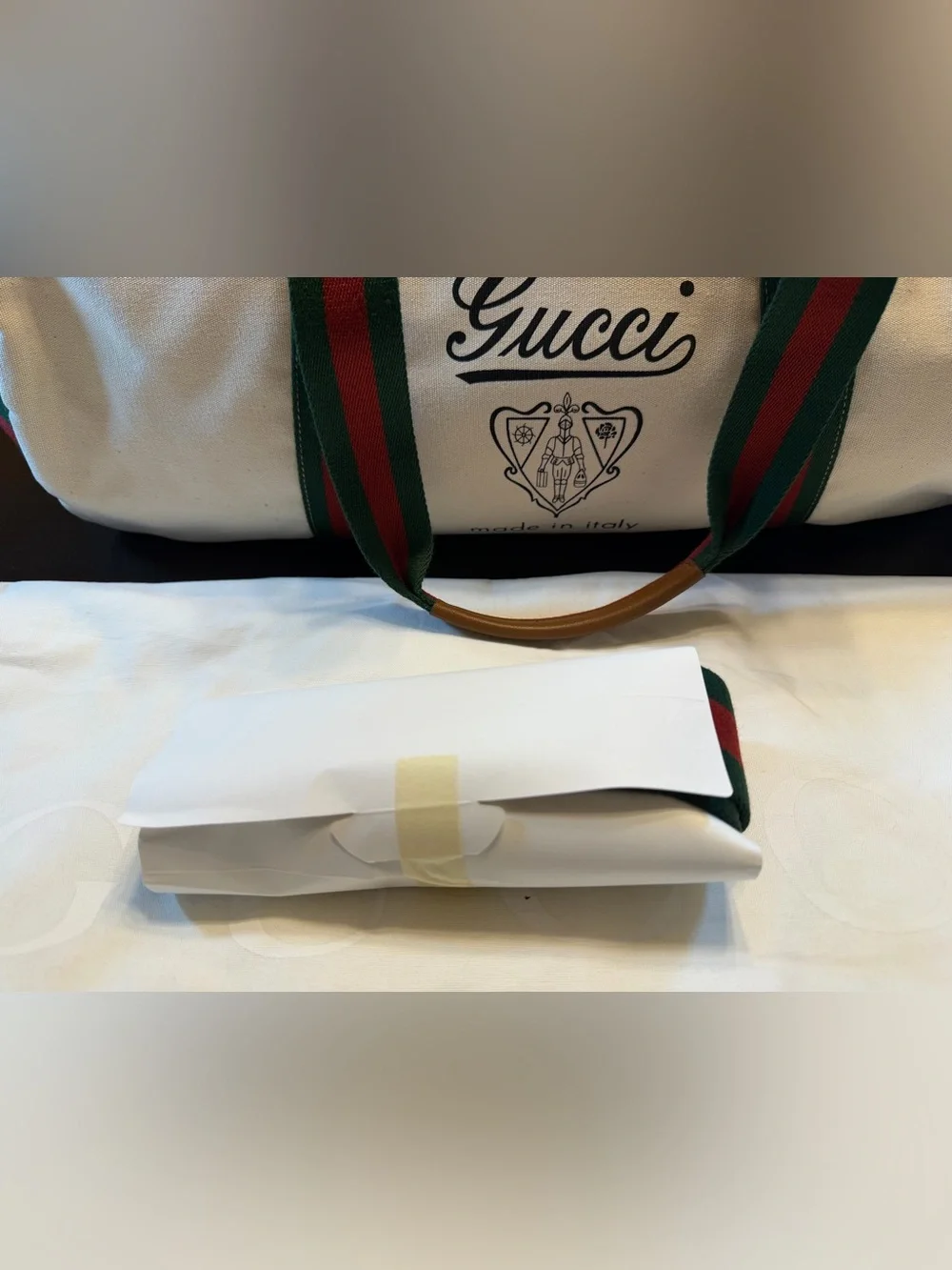 New Authentic Gucci Crest Logo Ivory Canvas Duffle Bag Large